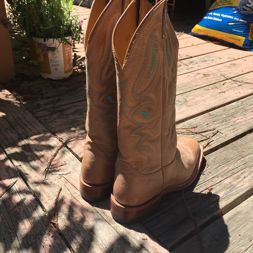 Authentic women’s cowboy boots